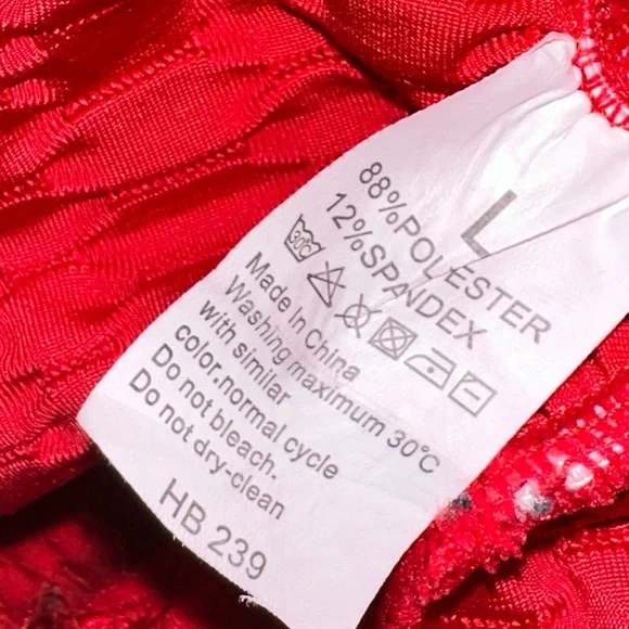 Yoga pants high stretch red textured, ruching at back to flatter figure Large - Picture 7 of 9